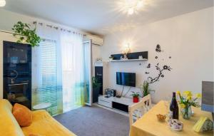 Gorgeous Apartment In Supetar With Wifi