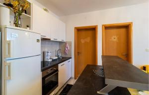 Gorgeous Apartment In Supetar With Wifi