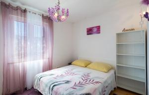 Gorgeous Apartment In Supetar With Wifi