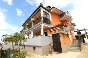 Apartments Tre pini - Seget