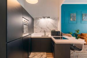 Art Deco Grand Apartment by City Park 78m2 Fireplace