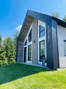 Le Jarret Noir! Chalet NEUF en nature SPA/Vue Lac - Allagash