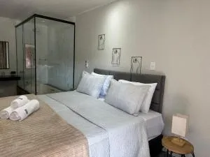 Chalé 01 com hidro e cozinha no coração de Penedo - Itatiaia