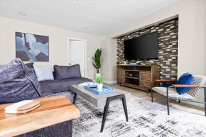 Pickleball-Basketball-HeatedPool-Games-2MasterBRs