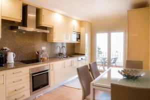 DUPLEX SEA VIEW. Near beaches and town center.