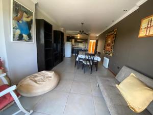 Depto en pleno centro con pileta, cochera, hermosa vista