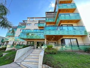 Depto en pleno centro con pileta, cochera, hermosa vista