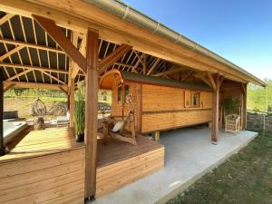 Villas Chaignonnieres Roulotte 19pers jacuzzi 15min mer : photos des chambres