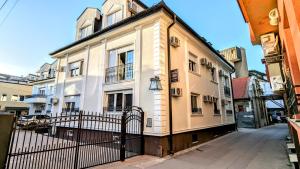 Blue Lagoon 150m-2 minuta hoda od centra, mogucnost za parking-apartmani-nsmilos