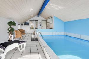 Holiday Home With Spa And Pool By The Sea - Sj670