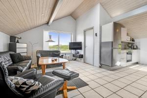 Holiday Home With Spa And Pool By The Sea - Sj670