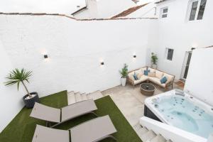 NEW! Oceanfront Home with HotTub, Lagoa Sao Miguel Azores