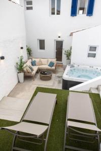 NEW! Oceanfront Home with HotTub, Lagoa Sao Miguel Azores