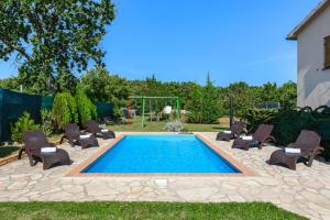 App Sadina with Private Pool and Garden 