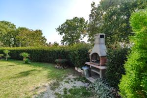 App Sadina with Private Pool and Garden