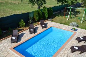 App Sadina with Private Pool and Garden 
