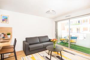 BOUIN - Frontière Monaco - Luxueux 2 pièces refait à neuf