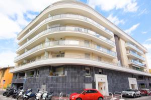 BOUIN - Frontière Monaco - Luxueux 2 pièces refait à neuf