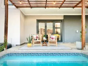 Cape Winelands Mountain View Getaway - Helderberg College