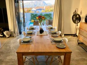 Cape Winelands Mountain View Getaway