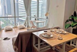 Tarzan in the City! in Avant BGC parking with fee