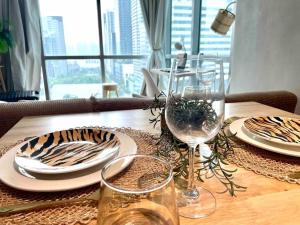 Tarzan in the City! in Avant BGC parking with fee