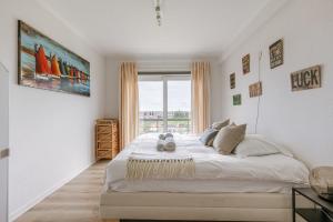 Huswell - Apartment with lake view & common indoor pool