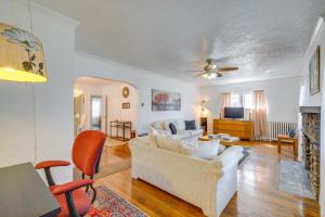 Trendy South Euclid Apt - 5 Mi to Cleveland Clinic