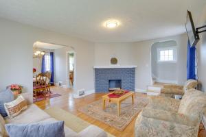 Inviting Vacation Home 2 Mi to Mill Creek Falls!