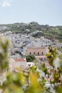 House above the castle - Milopótamos