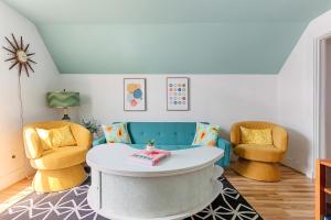 Vintage Vibes Duplex Downtown Beach AC Restaurants