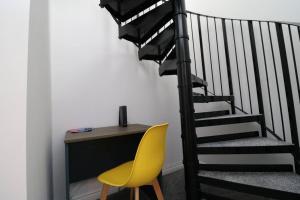 2 Bedroom Penthouse in Coventry - Private Parking