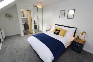 2 Bedroom Peaceful Penthouse - Private Parking