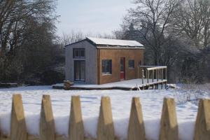 Tiny House Les Jours Heureux Sejour nature pres de Dinant et des Lacs de l Eau d Heure