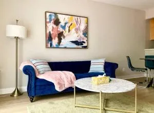 Castle 1 bd pool, parking, MDR - Del Ray