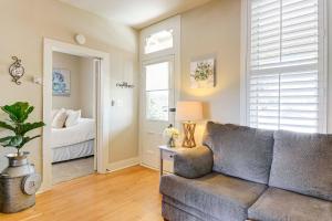 Walk to Courthouse Square Quiet Home with Porch