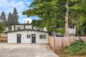 Brand New Designer's Modern 1BR Home 1min to I-5