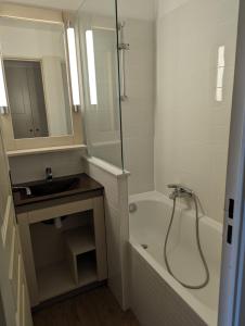 Appartement les Parcs de Grimaud golfe de St TROPEZ , avec une chambre