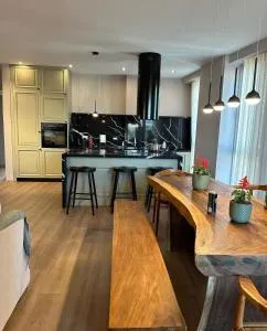 The Boulevard Bliss - Patza-Kuqani