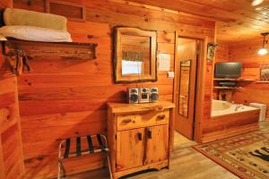 Alpine Mountain Sweetheart Cabin Jacuzzi #7