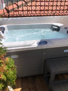 Evagelias deluxe villa-Jacuzzi in Skopelos center