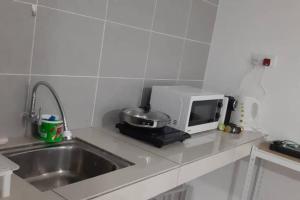 3R Guest House Manhattan Condominium