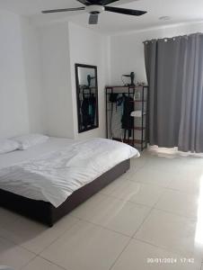 3R Guest House Manhattan Condominium