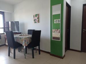 Departamento Plaza Moreno con balcón