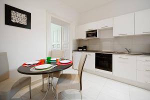 Anetts downtown apartment