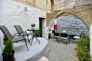 PENELOPE garden house old town