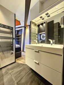 APARTMENT NATURIST CAP CARBONE