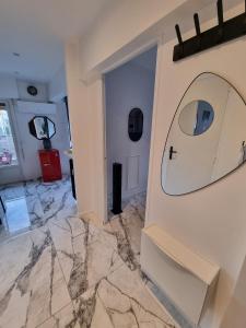 T2 neuf centre ville Saint Raphaël avec terrasse et parking gratuit, prés de la plage et commerces!