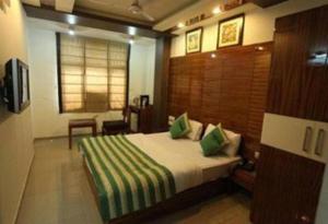Hotel Chanchal Continental - Just a min away from New Delhi Railway Station & Connaught Place