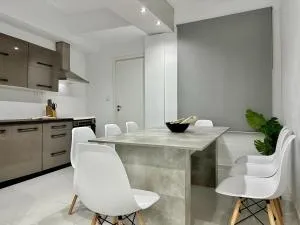 Four Seasons - The White Queen House - Kassandrinón